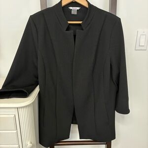 Gorgeous Tanjay Black Textured Women's Jacket. Size 16. 3/4 length sleeve 🤩